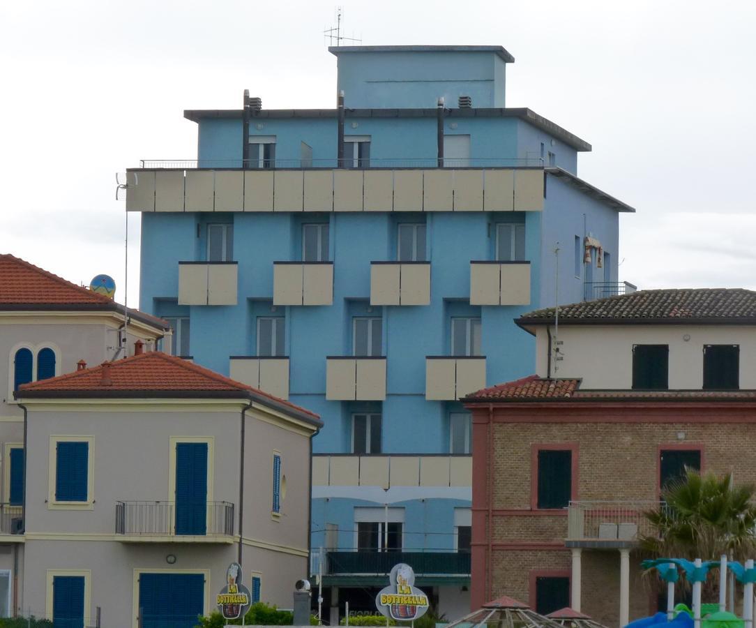 Residence Doral Rimini Bagian luar foto