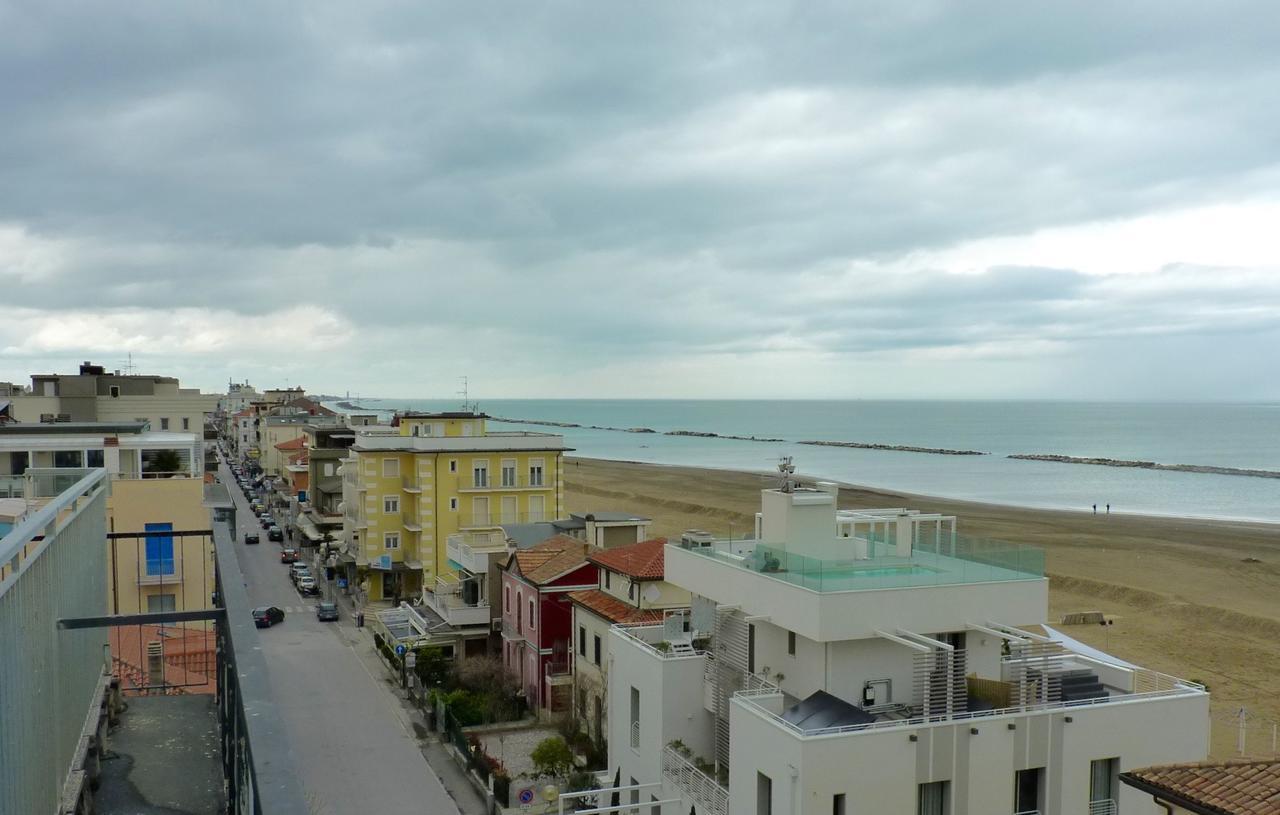 Residence Doral Rimini Bagian luar foto